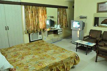 Hotel Heera International Колката Екстериор снимка