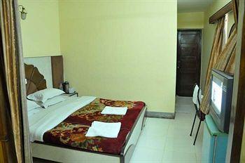 Hotel Heera International Колката Екстериор снимка