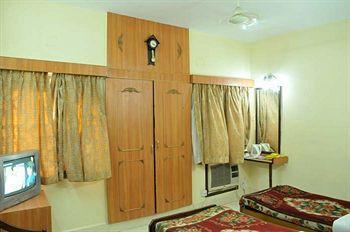 Hotel Heera International Колката Екстериор снимка