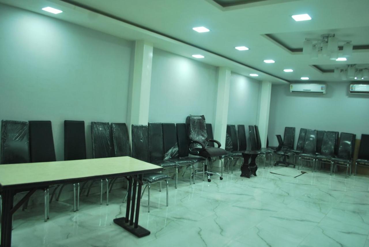 Hotel Heera International Колката Екстериор снимка